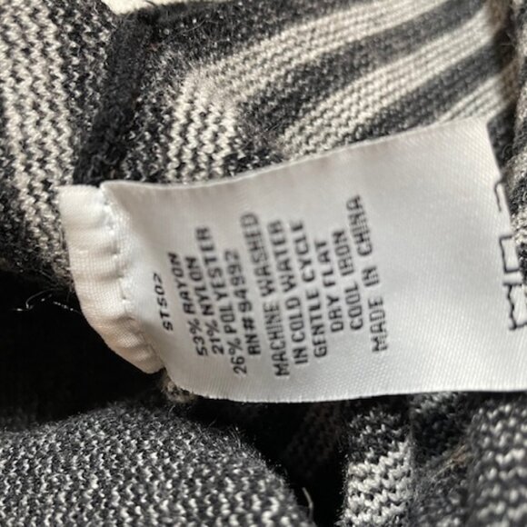 P. Luca Milano black and white poncho/cape/wrap with sleeves. - Picture 7 of 7